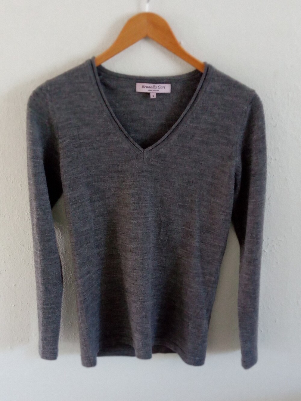 BRUNELLA GORI [Italy] Extra Fine Merino Wool V-Neck Sweater Gray | S - Picture 2 of 9